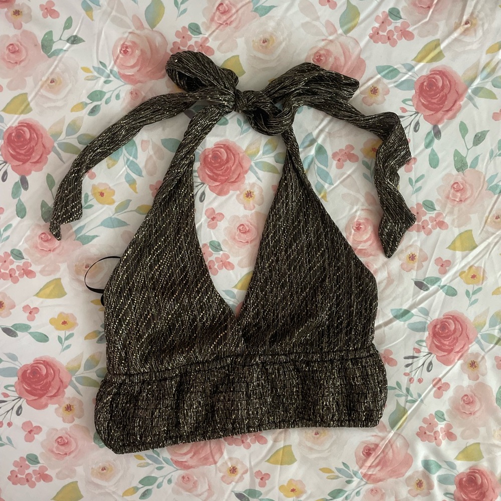 FOREVER 21 Black & Gold Halter Tie Crop Top. Size women’s M.